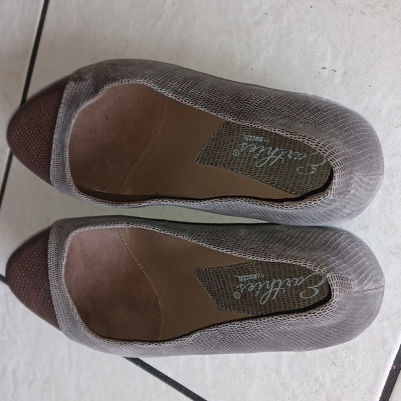 Earthies Size 7B EUC Taupe & Brown, don't fit like narrow shoes - Picture 2 of 5